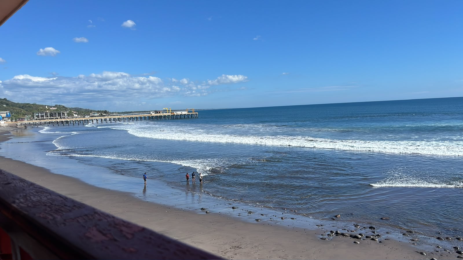Costa y muelle, fotografía de la colección STRATA